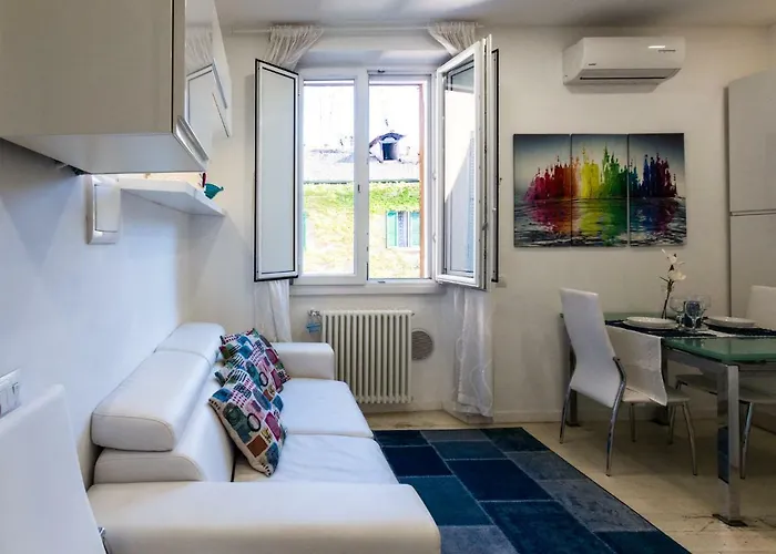 Milan Style Apartment - City Center Милан